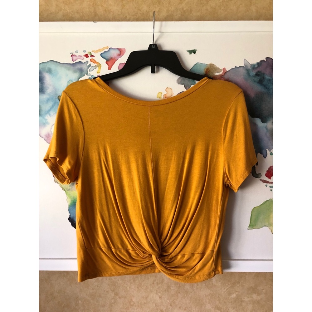 *NEVER WORN* Yellow crop top